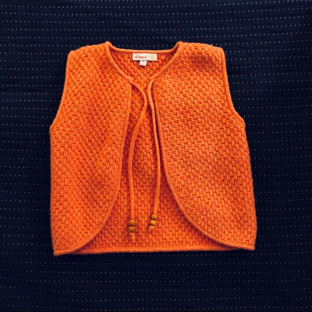 Girl’s knit vest